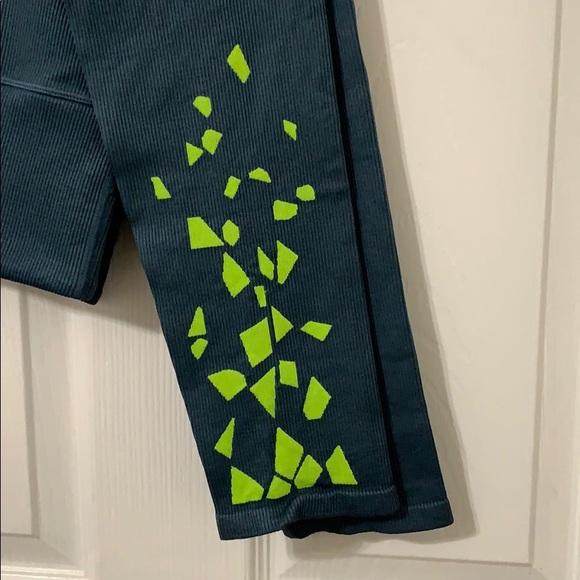 NWT Fabletics High-waisted Leggings - Picture 2 of 4